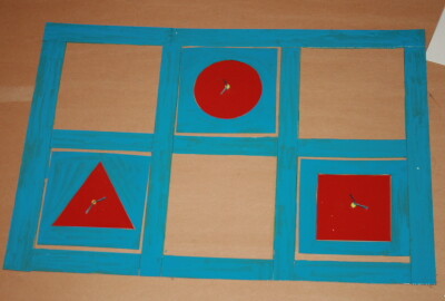 Cofanetto delle figure geometriche piane Montessori presentazione ed esercizi 14