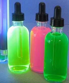 Science experiments for kids - Fluorescent water 