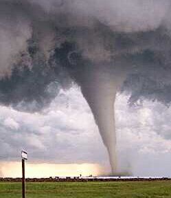 Esperimenti scientifici per bambini - Tornado in bottiglia 1