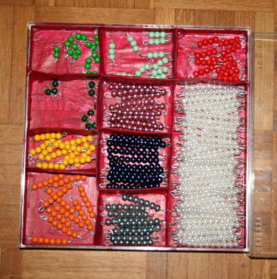 Esercizi-con-le-tavole-di-SÃ¨guin-e-le-perle-colorate-Montessori-gennaio27