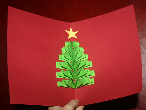 Biglietto natalizio pop up con albero di Natale