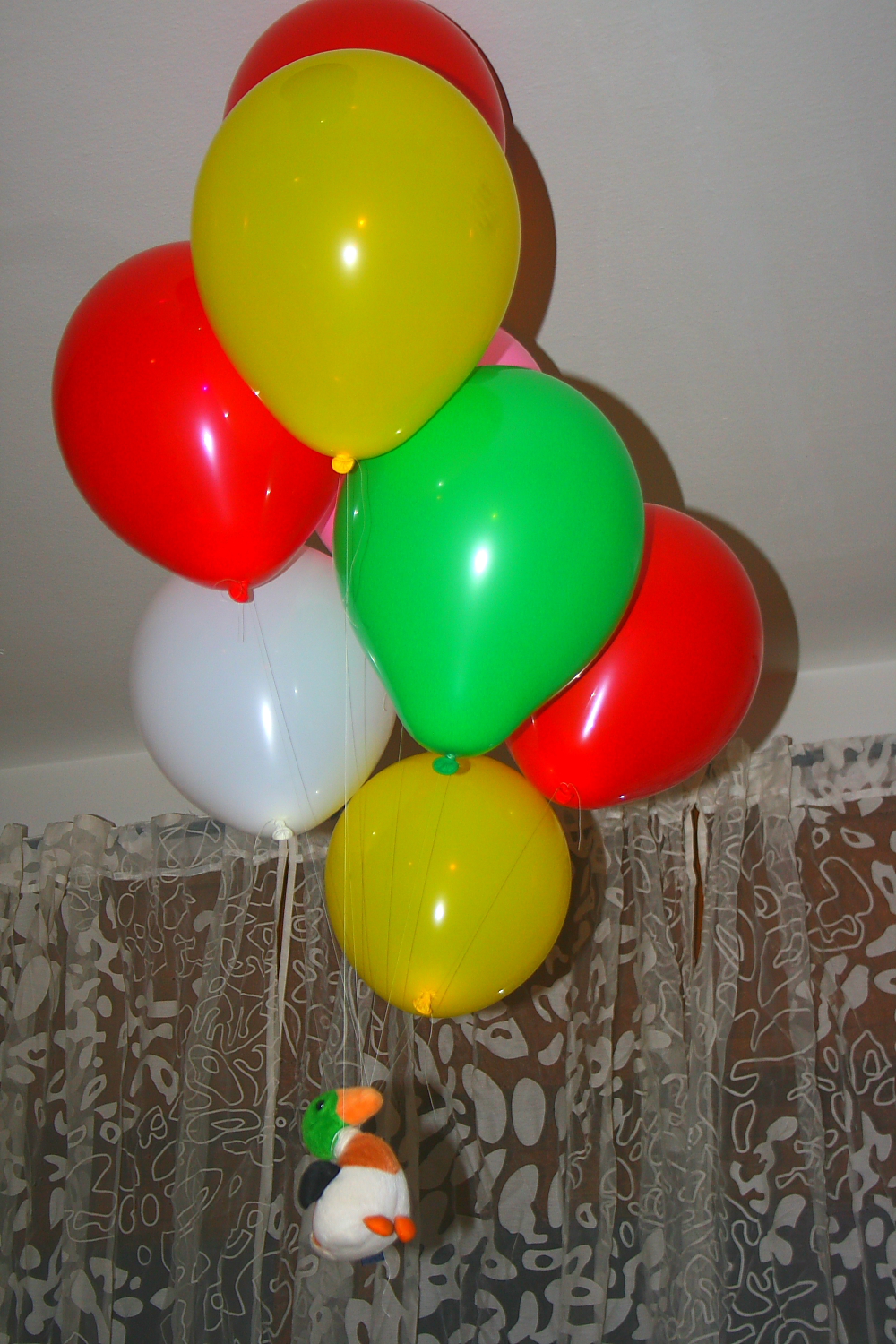 Esperimenti scientifici per bambini: volare coi palloncini a elio