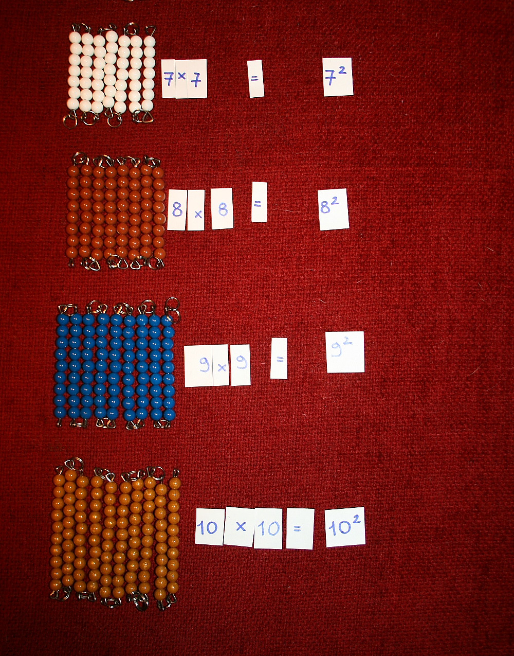 Perle colorate Montessori: altre attività coi quadrati e i cubi dei numeri